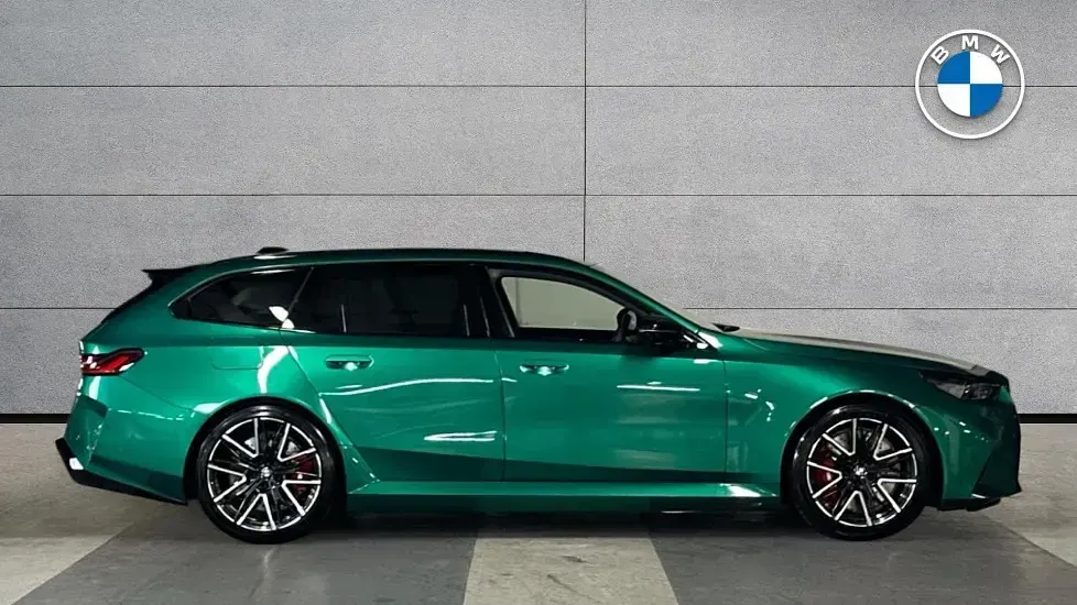 New BMW M5 Comfort Edition 717 HP (527 kW) 2026 Green Estate