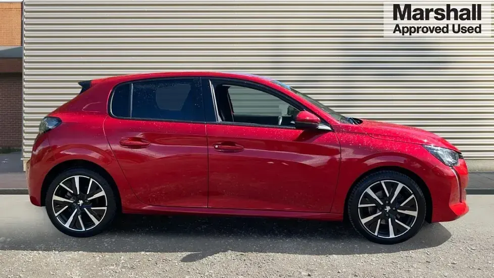 Second-hand Peugeot 208 Allure Premium 101 CP (74 kW) 2020 Roșu Hatchback