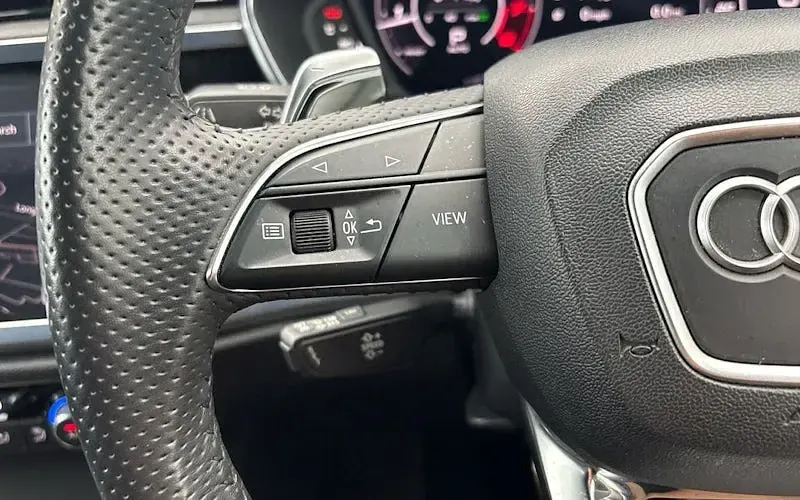 Used Audi Q3 Comfort 400 HP (294 kW) 2020 Green SUV