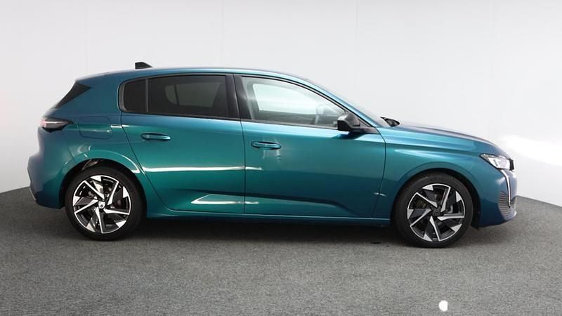 Used Peugeot 308 Allure 129 HP (94 kW) 2024 Obsession blue Hatchback