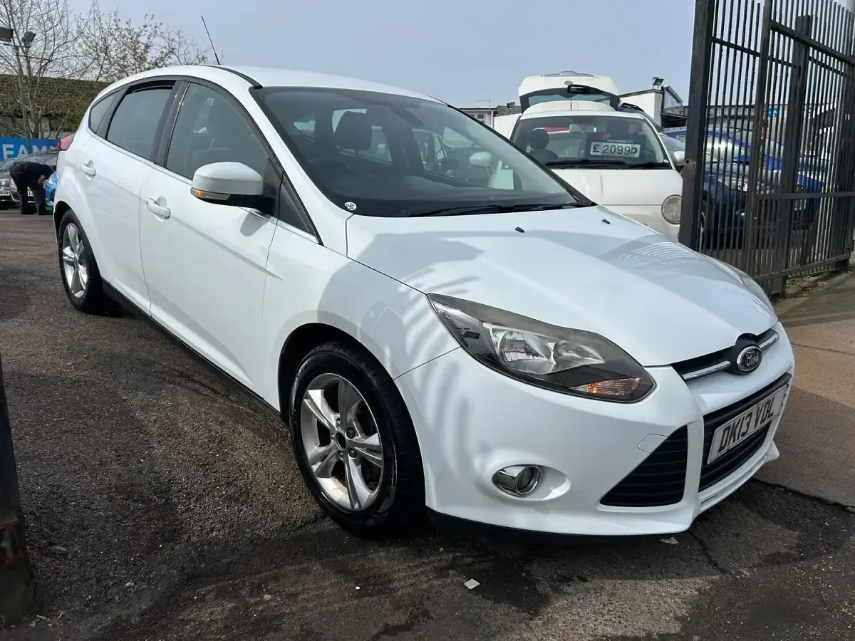 Used Ford Focus Zetec 2013 White Hatchback