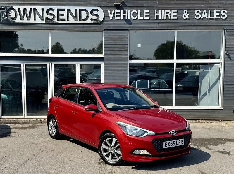 Red Used 2015 Hyundai i20 SE Hatchback | £6,295 (Fair price) - Image 1/4