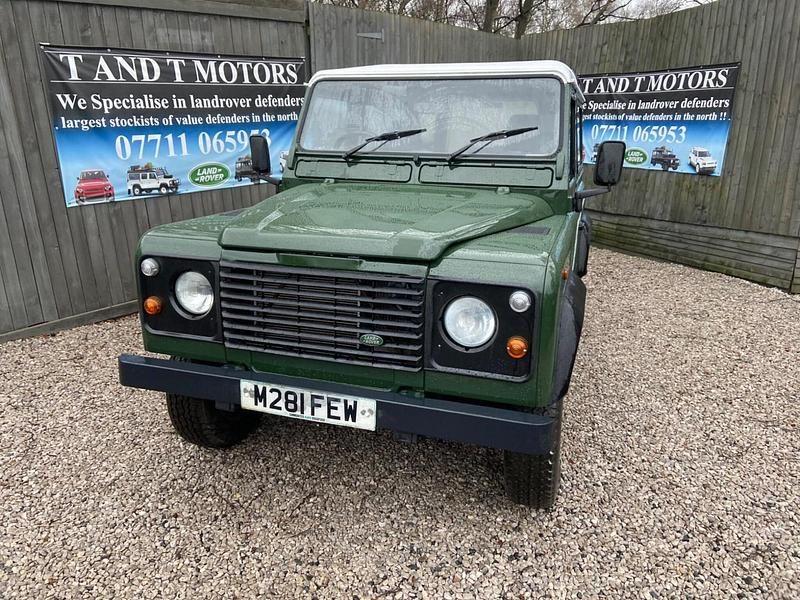 Used Land Rover Defender 111 HP (81 kW) 1995 Green Hatchback