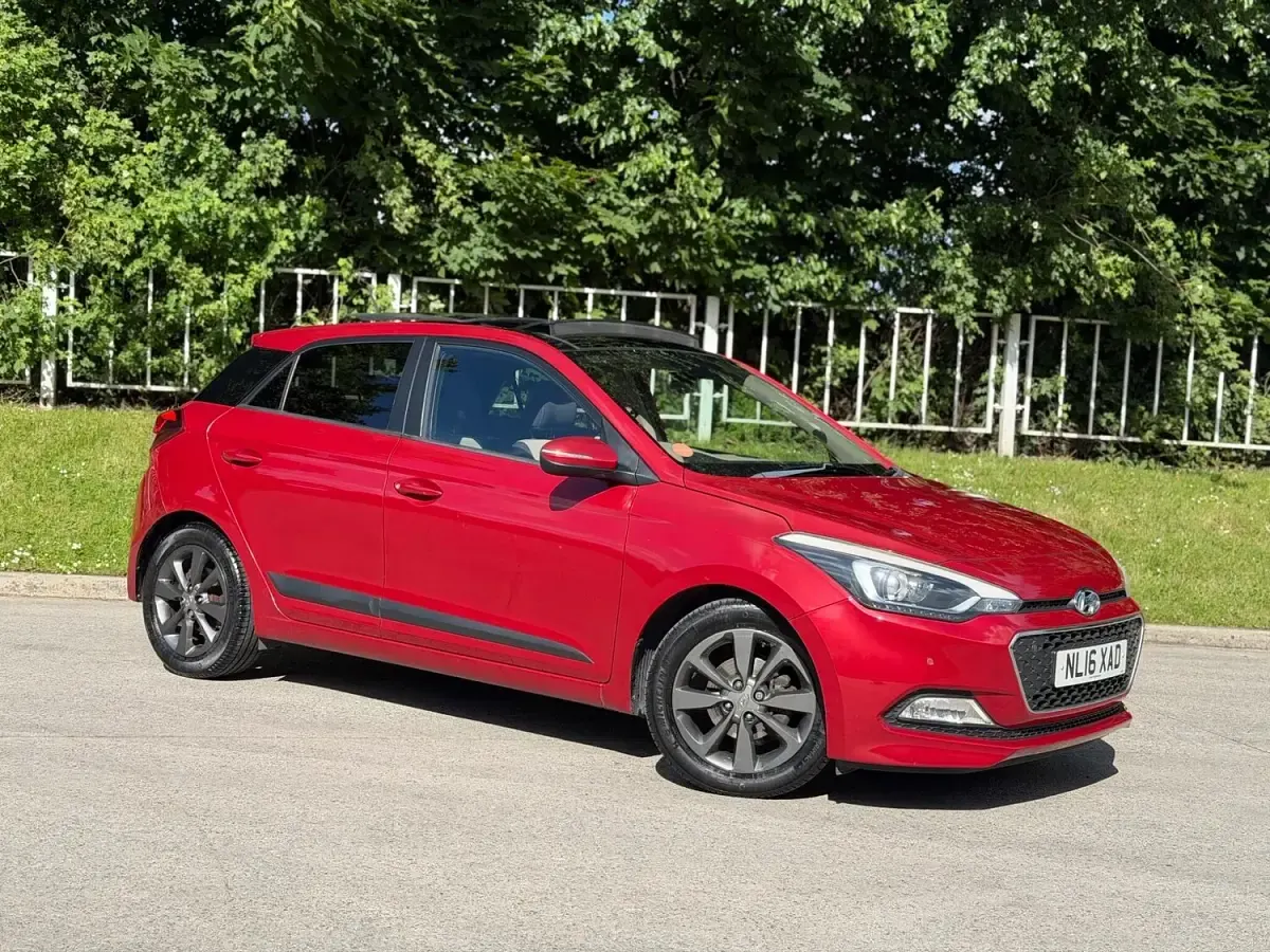 Used Hyundai i20 Premium SE 100 HP (73 kW) 2016 Red Hatchback