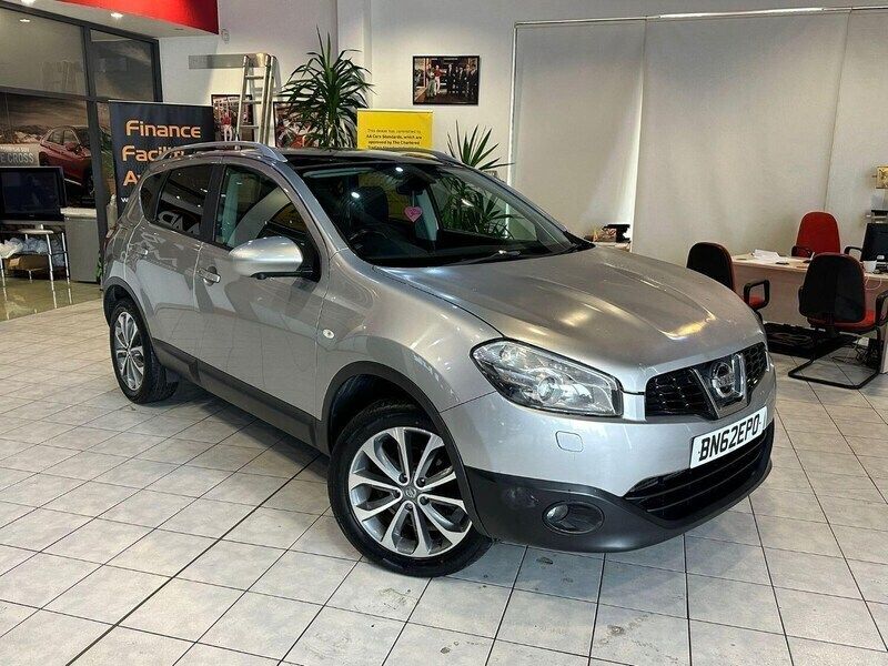Silver Used 2012 Nissan Qashqai Tekna SUV | £2,495 (Fair price) - Image 1/4