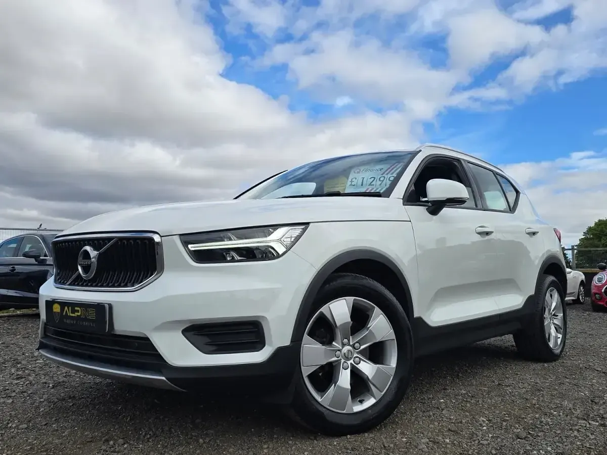 Used Volvo XC40 Momentum 163 HP (119 kW) 2020 White SUV