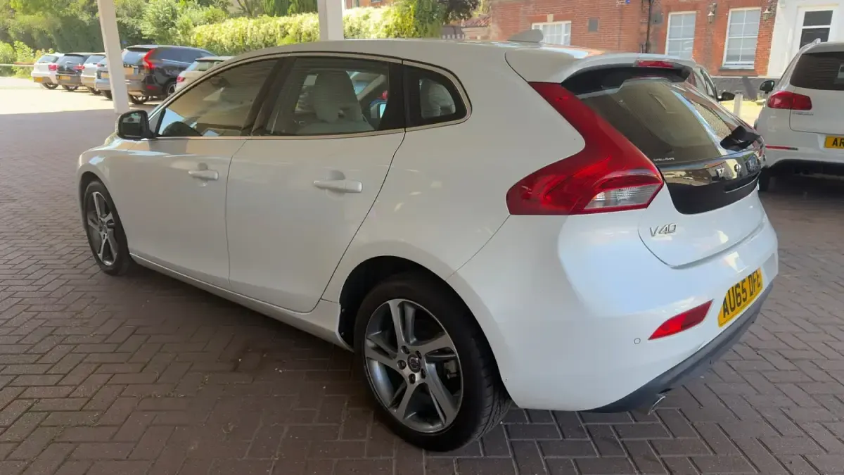 Used Volvo V40 2025 White Hatchback