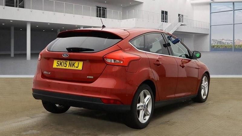 Usado Ford Focus Titanium 125 HP (91 kW) 2015 Vermelho Citadino