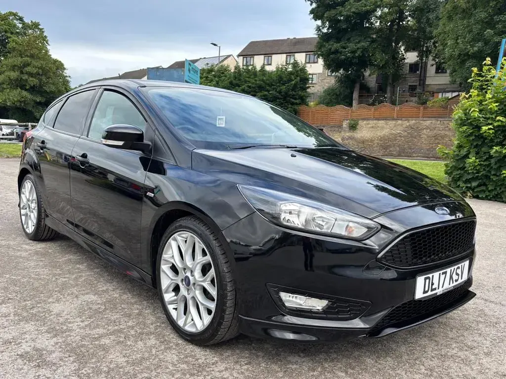 Used Ford Focus ST-Line 120 HP (88 kW) 2017 Black Hatchback