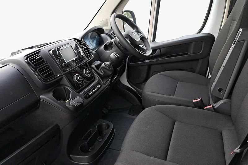 White New 2025 Peugeot Boxer Van | £24,697 (Good price) - Image 1/4