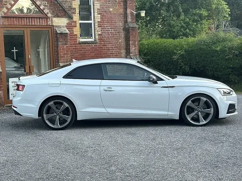 Używany Audi A5 Black Edition 190 KM (139 kW) 2019 Biały Coupe