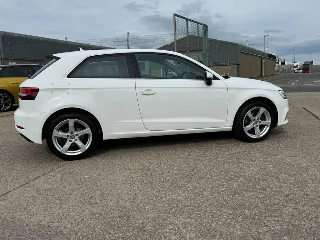 Used Audi A3 Sport 116 HP (85 kW) 2016 White Hatchback