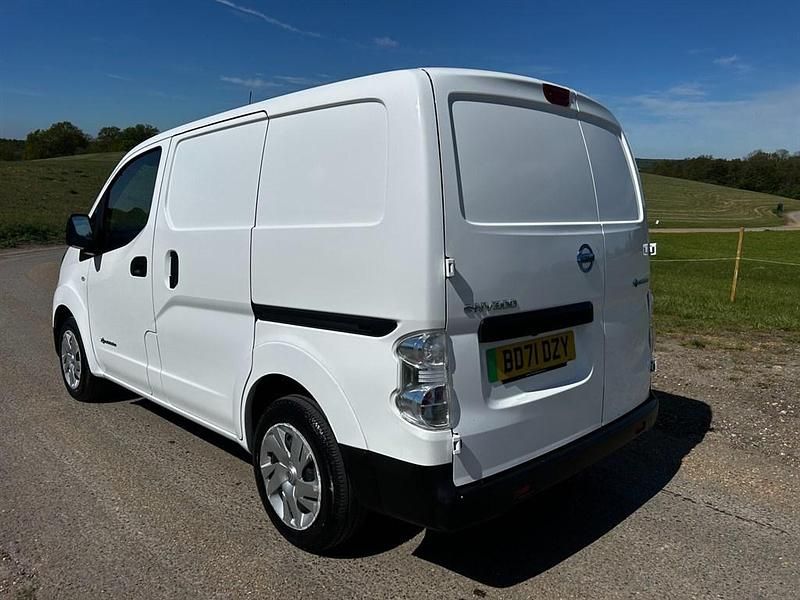 Gebraucht Nissan e-NV200 Acenta 80 kW (109 PS) 2021 Weiß Van / Kleinbus