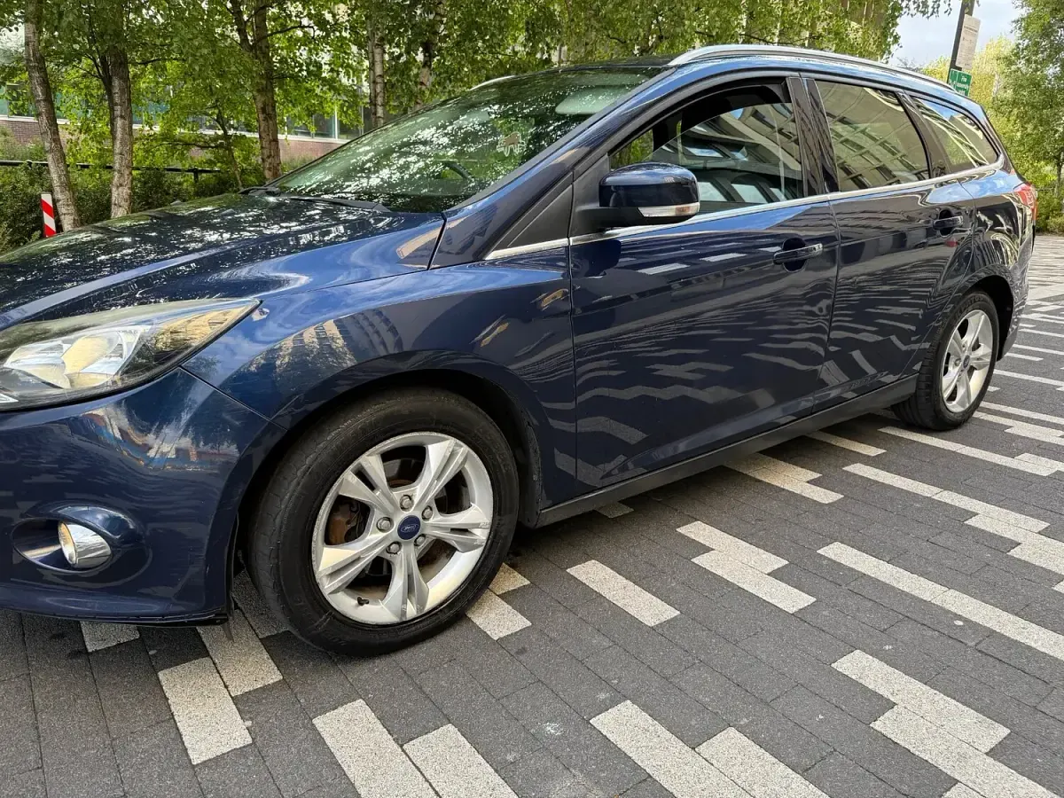 Used Ford Focus Zetec 2012 Blue Estate