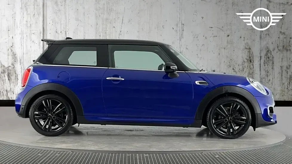 Used Mini Cooper Hatch 134 HP (98 kW) 2019 Blue Hatchback