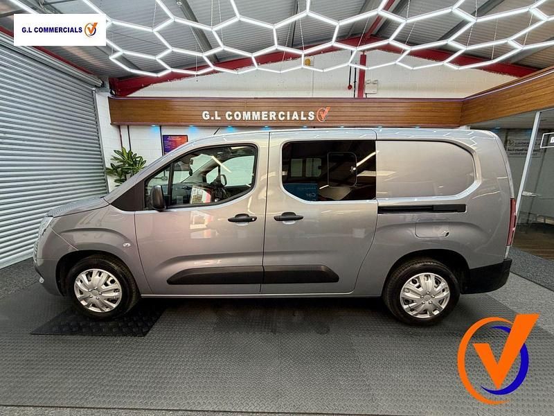 Used Vauxhall Combo 100 HP (73 kW) 2022 Grey MPV