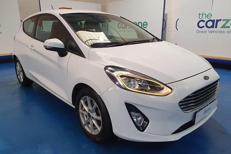 Used Ford Fiesta Zetec 85 HP (62 kW) 2019 White Hatchback