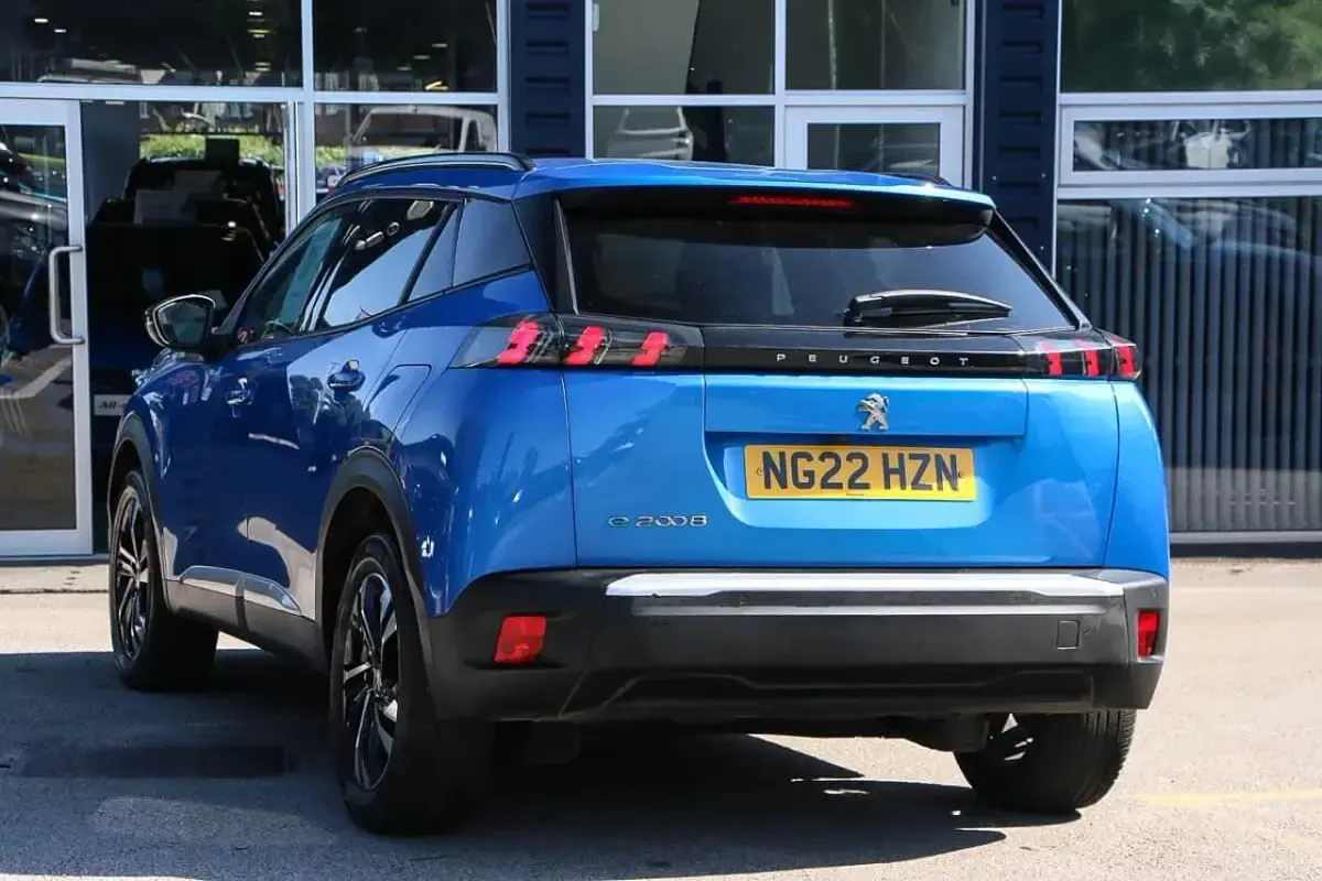 Used Peugeot e-2008 Allure Premium 98 kW (134 HP) 2022 Blue SUV
