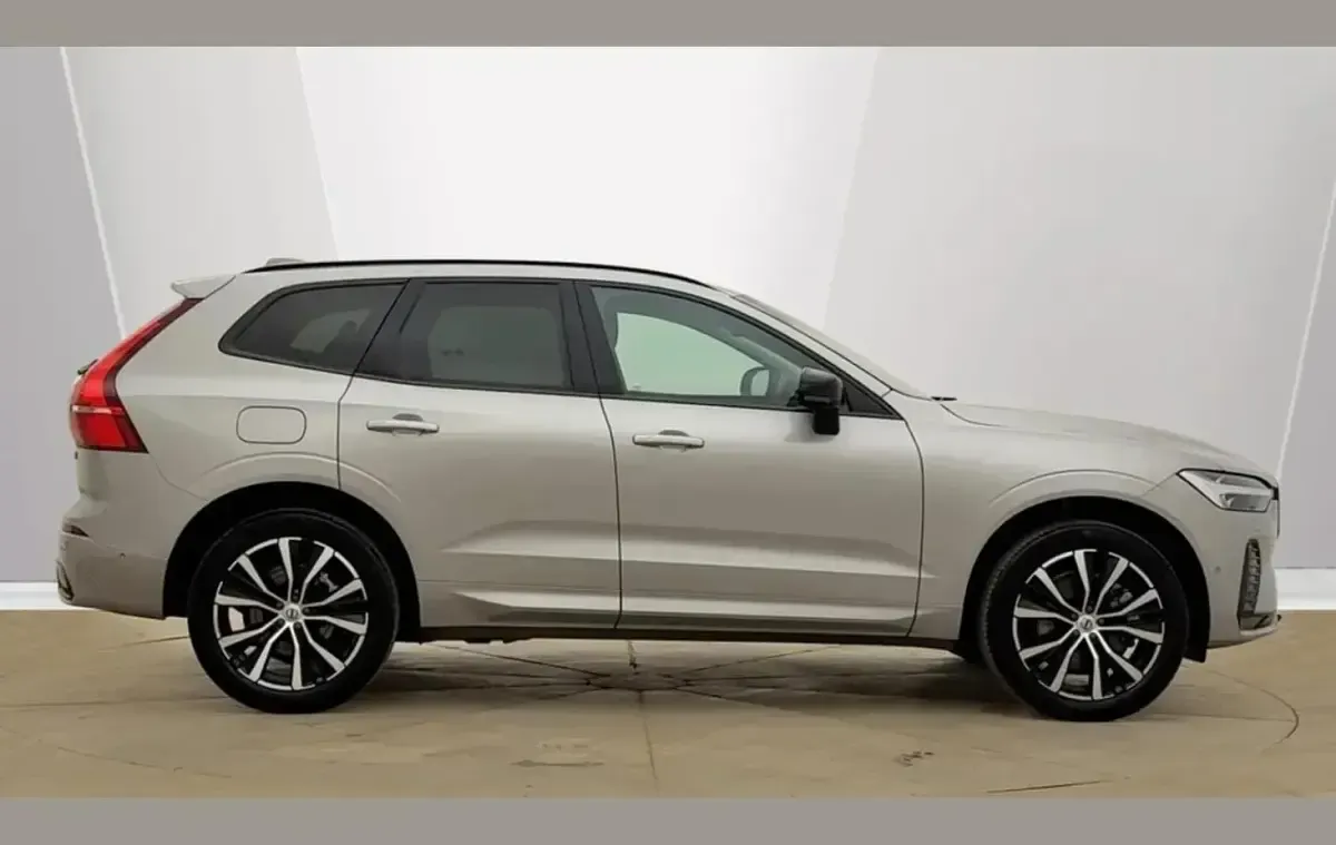 Używany Volvo XC60 Ultra 247 KM (181 kW) 2025 Srebrny SUV