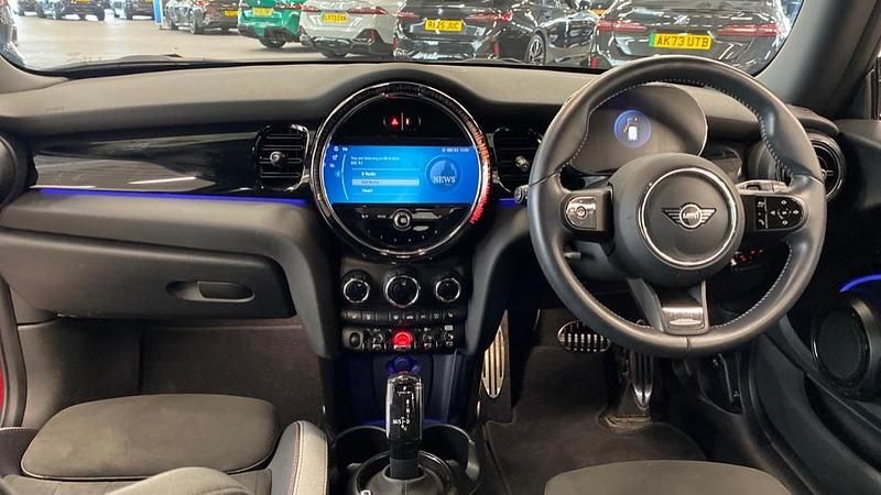 Used Mini Cooper Hatch 134 HP (98 kW) 2023 Red Hatchback