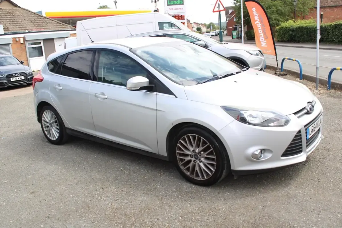 Used Ford Focus Zetec 125 HP (91 kW) 2014 Silver Hatchback