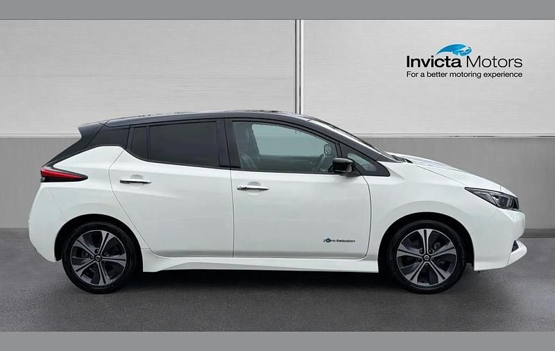 Used Nissan Leaf Tekna 108 kW (147 HP) 2019 White Hatchback