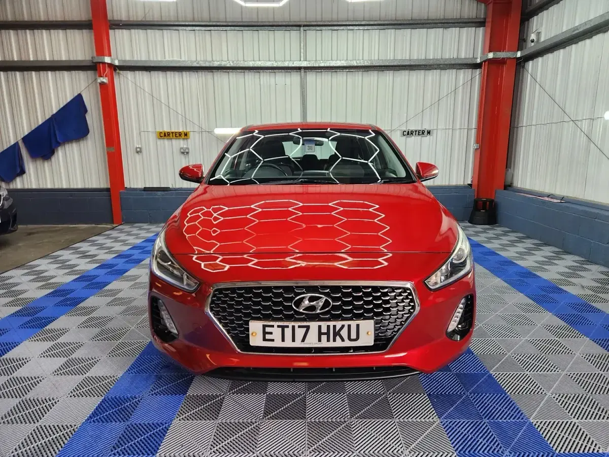 Used Hyundai i30 SE 140 HP (102 kW) 2017 Red Hatchback