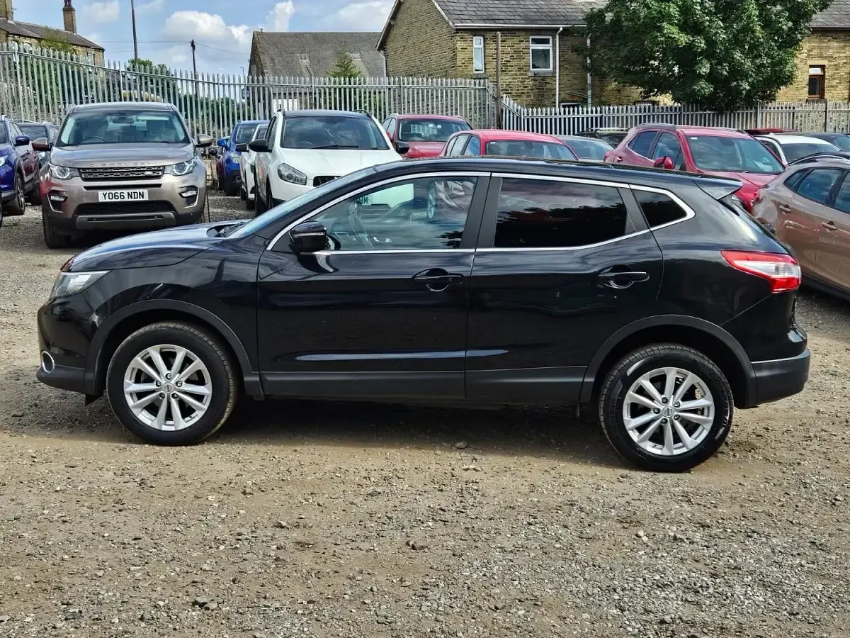 Used Nissan Qashqai Acenta Premium 110 HP (80 kW) 2014 Black SUV
