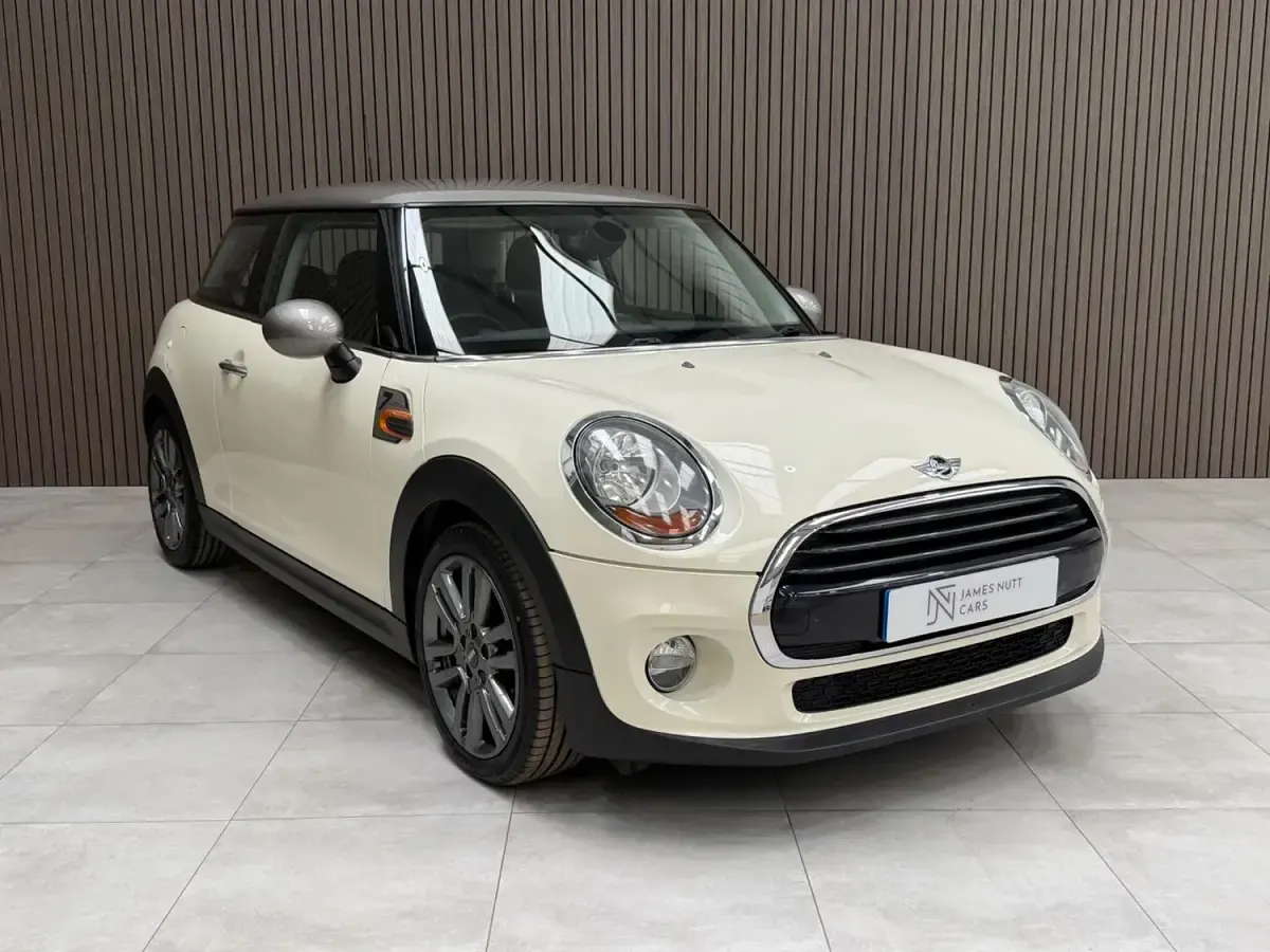 Used Mini Cooper Hatch 136 HP (100 kW) 2017 White Hatchback