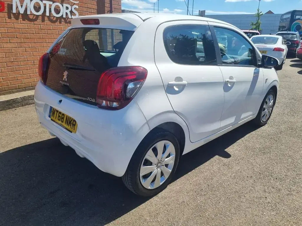 Used Peugeot 108 Active 72 HP (52 kW) 2018 White Hatchback