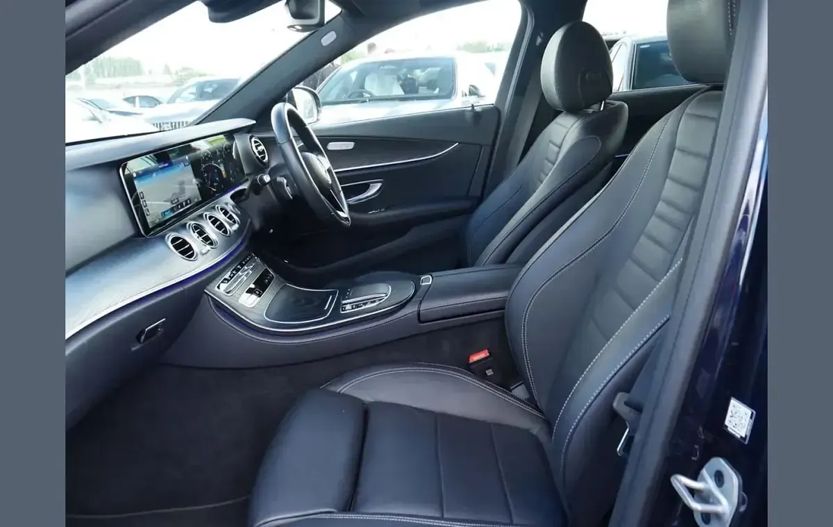 Used Mercedes E400 AMG Line Premium 334 HP (245 kW) 2023 Blue Sedan