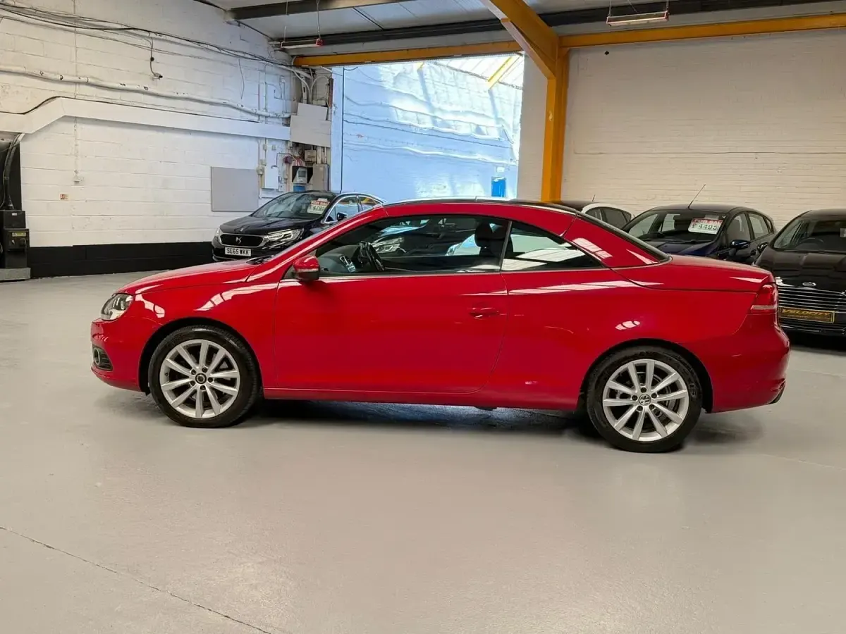 Used VW Eos SE 140 HP (102 kW) 2011 Red Cabriolet