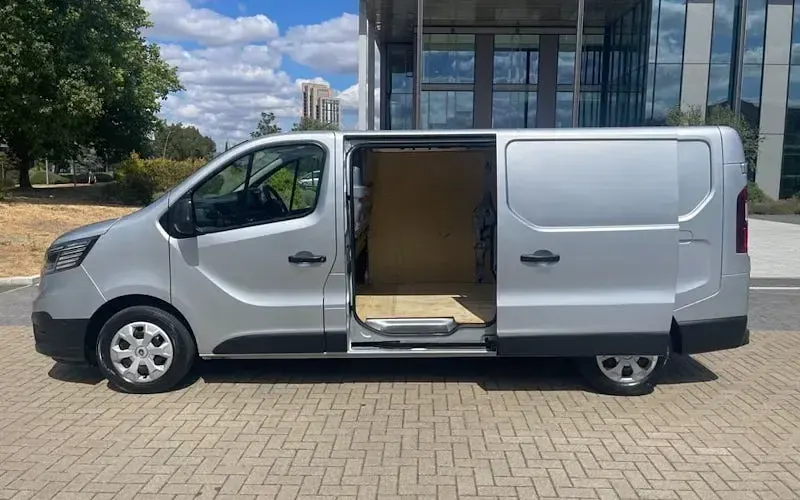 Used Renault Trafic Business 131 HP (96 kW) 2023 Grey MPV
