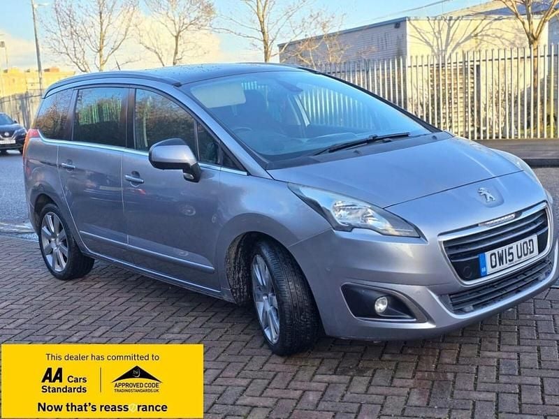 Grey Used 2015 Peugeot 5008 Allure MPV | £4,788 (Fair price) - Image 1/4