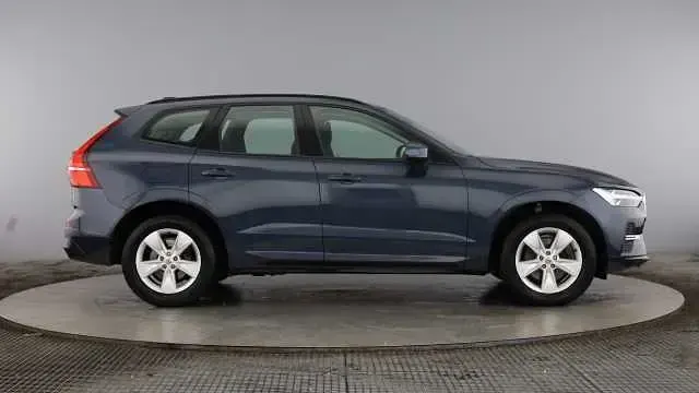 Used Volvo XC60 Momentum 250 HP (183 kW) 2022 SUV
