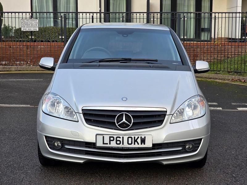 Begagnad Mercedes A160 Classic 95 HK (69 kW) 2012 Silver Halvkombi