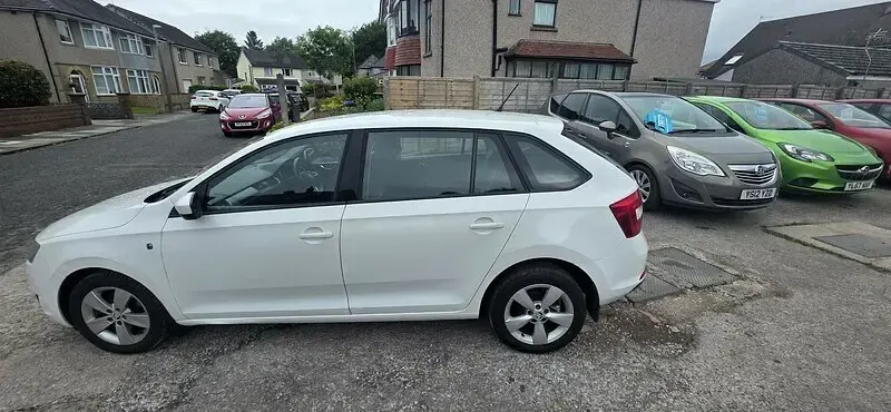 Used Skoda Rapid SE 90 HP (66 kW) 2014 White Hatchback