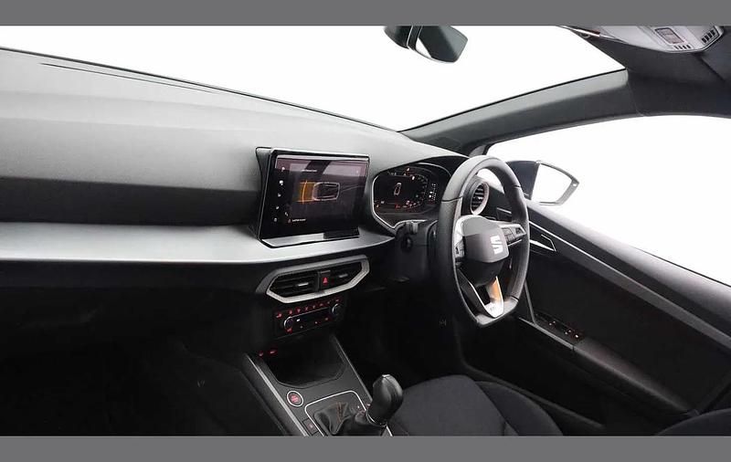 Used Seat Arona FR 115 HP (84 kW) 2024 White SUV