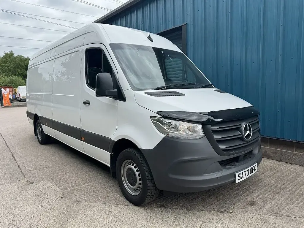 Begagnad Mercedes Sprinter Progressive 150 HK (110 kW) 2023 Vit Van