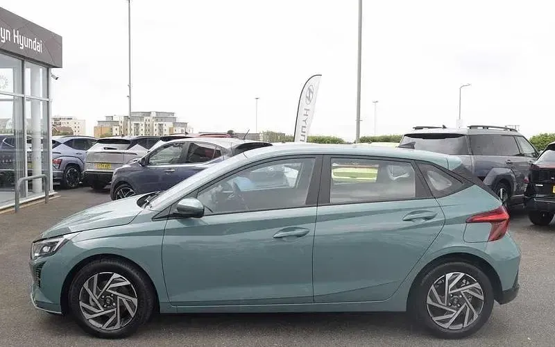 Used Hyundai i20 Advanced 101 HP (74 kW) 2024 Green Hatchback