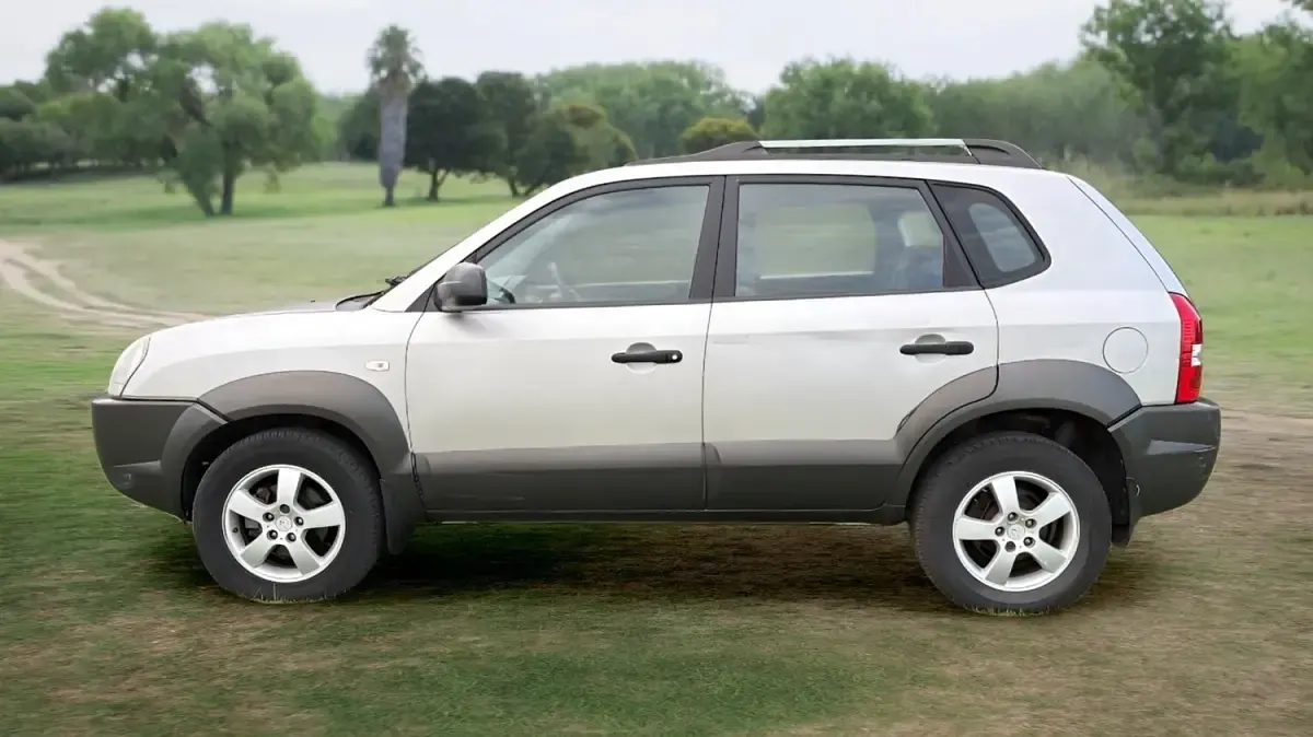 Used Hyundai Tucson 140 HP (102 kW) 2008 Silver SUV
