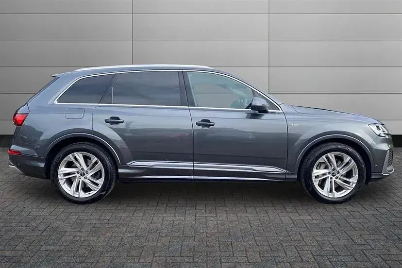 Used Audi Q7 S-Line 231 HP (169 kW) 2023 Daytona grey SUV