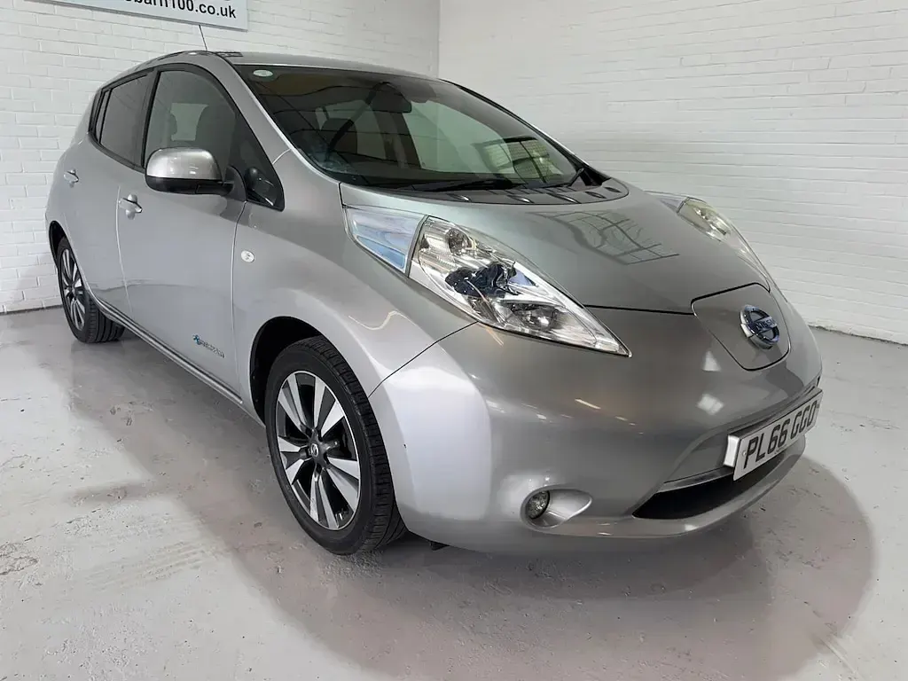 Used Nissan Leaf Tekna 80 kW (109 HP) 2017 Silver Hatchback