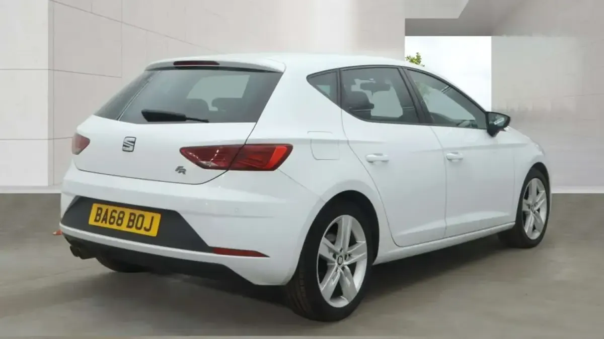 Used Seat Leon FR 187 HP (137 kW) 2019 White Hatchback