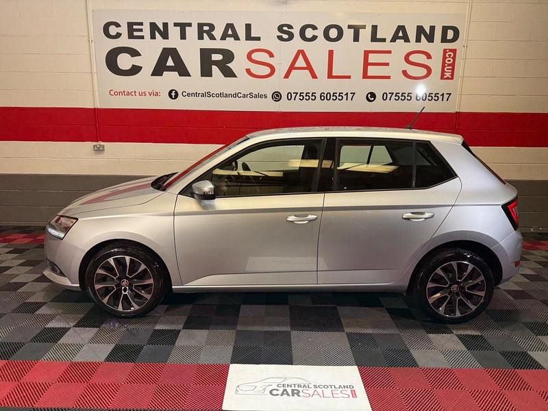 Usado Skoda Fabia SE Drive 60 HP (44 kW) 2021 Prateado Citadino