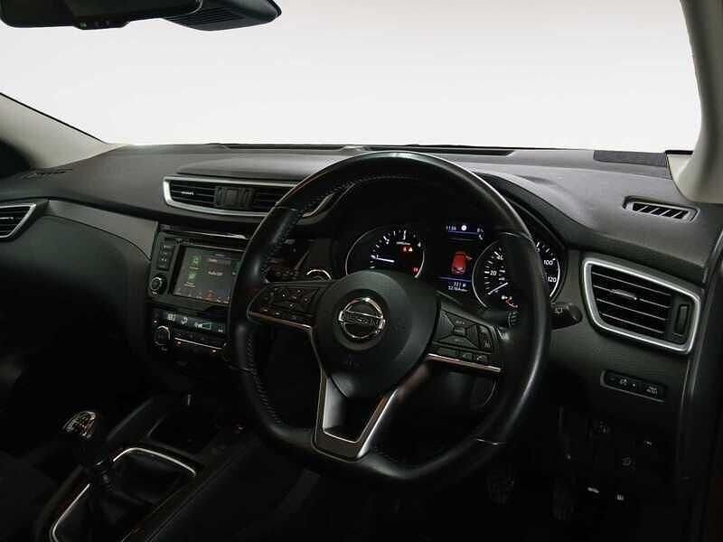 Used Nissan Qashqai N-Connecta 2019 Red SUV