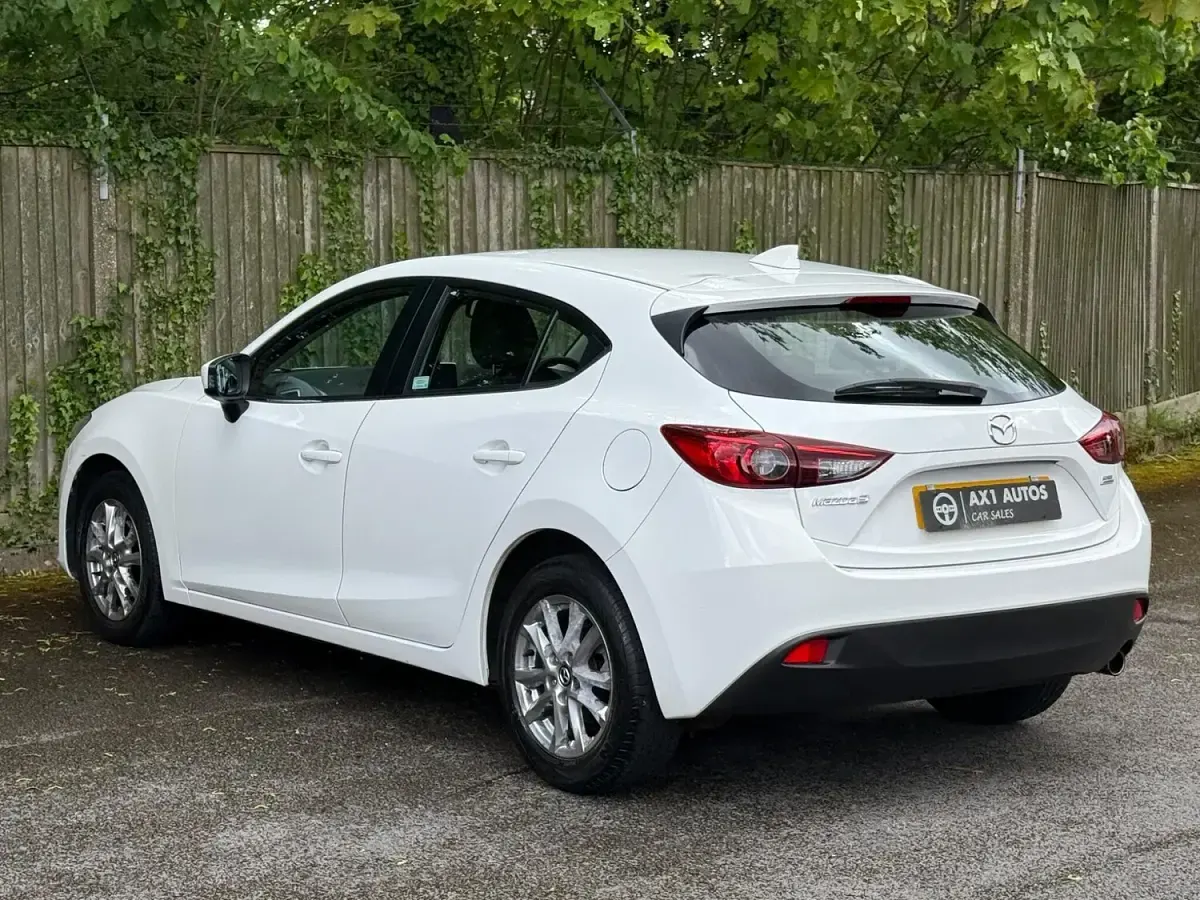 Used Mazda 3 100 HP (73 kW) 2015 White Hatchback