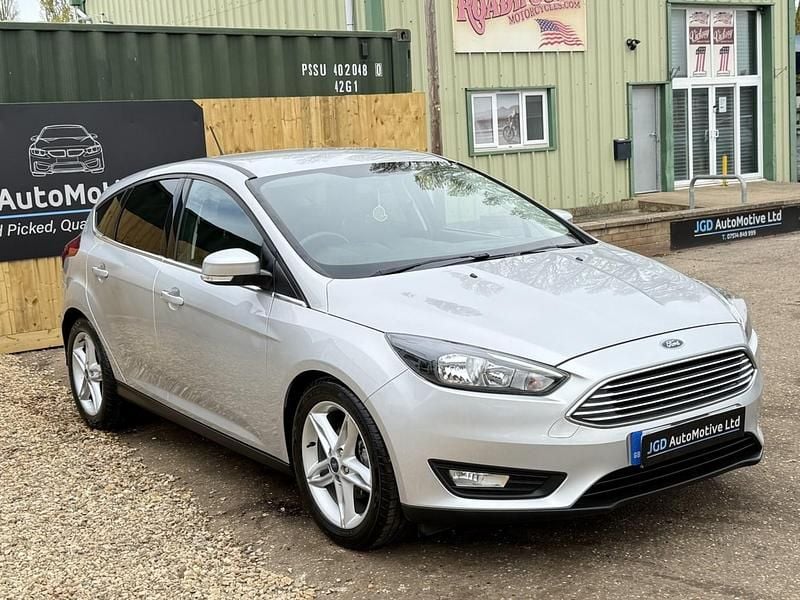 Used Ford Focus Zetec 100 HP (73 kW) 2017 Silver Hatchback
