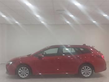 Usado Toyota Corolla 140 HP (102 kW) 2023 Vermelho Carrinha