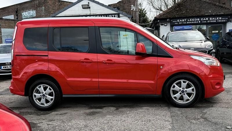 Used Ford Tourneo Connect Titanium 150 HP (110 kW) 2015 Red MPV